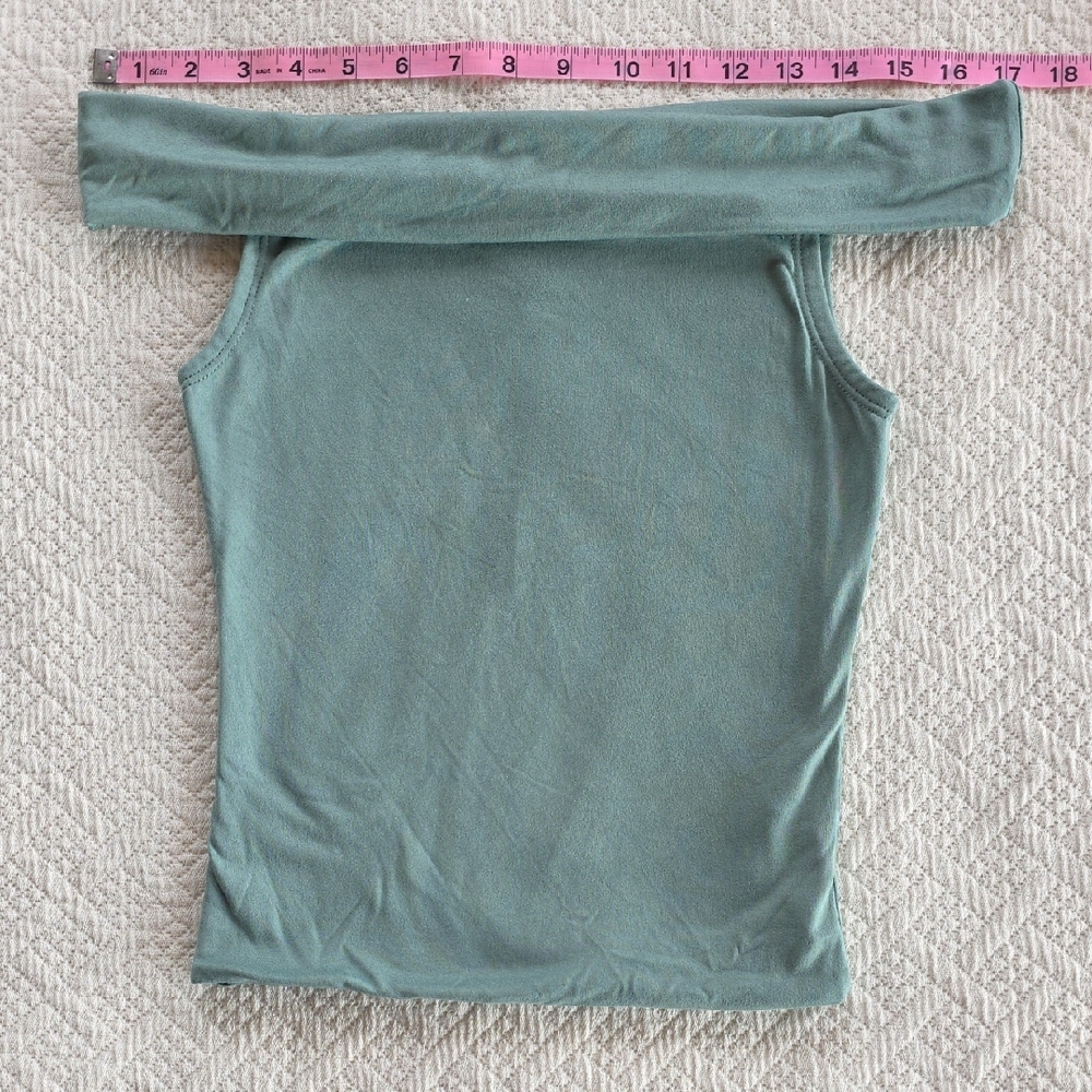 Antistar Off-Shoulder Small Camisole Sage Green
